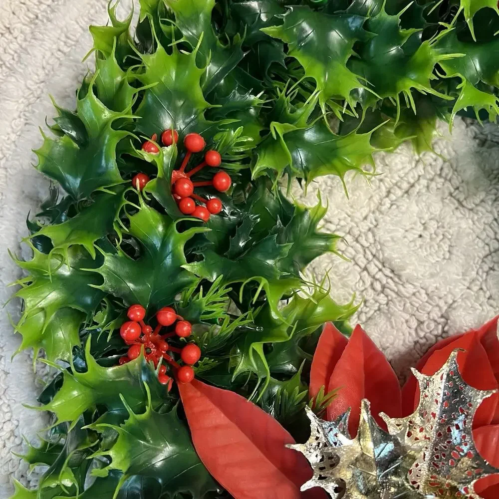 Vintage Mid Century Plastic Holly Wreath Poinsettia Twinkling Lights Christmas